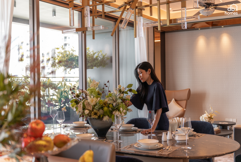 Bàn ăn với mặt bàn đá tự nhiên