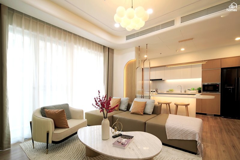 Đồ nội thất có chiều cao thấp, thiết kế tinh giản, tập trung vào công năng và sự thoải mái