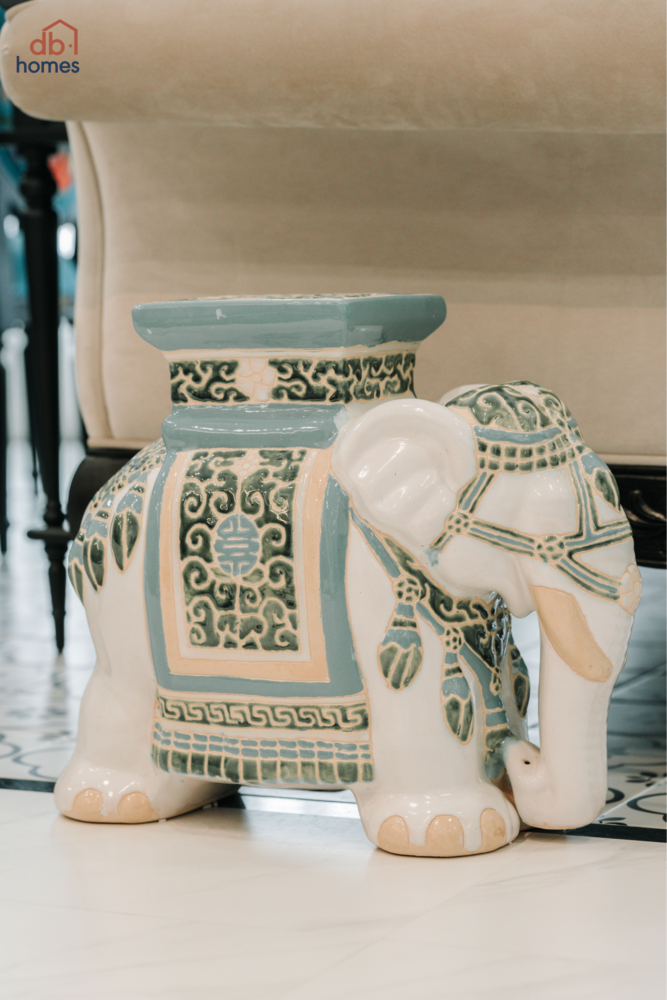 Gốm sứ con voi đậm chất Á Đông và tranh Nhật Bản